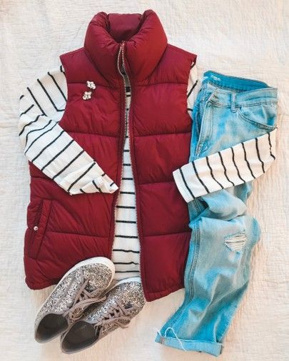 Red Puffy Vest Outfit, Red Vest Outfits For Women, Red Puffer Vest Outfit, Puffer Vest Outfit Winter, Red Vest Outfit, Winter Vest Outfits, Puffy Vest Outfit, White Vest Outfit, Puffer Vest Fashion