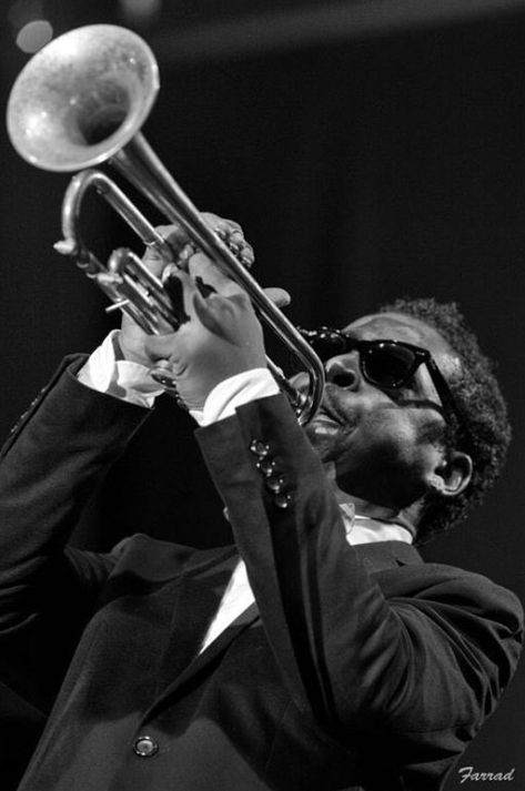 Habana is an album by Roy Hargrove’s Crisol. In 1998, the album won Hargrove and the band the Grammy Award for Best Latin Jazz Performance. #jazz #latinjazz #RoyHargrove #trumpet #nowplaying Jazz Band Photography, Roy Hargrove, Jazz Music Art, Rh Factor, Jazz Performance, Jazz Trumpet, Jazz Players, Musician Photography, Trumpet Players