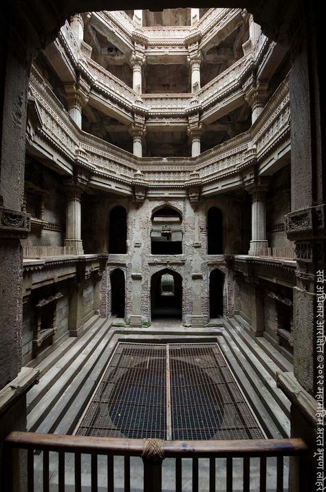 Adalaj Stepwell, Architecture Indian, Mythology Sculpture, Step Well, India Travel Places, Temple India, Indian Temple Architecture, India Architecture, Ancient Indian Architecture