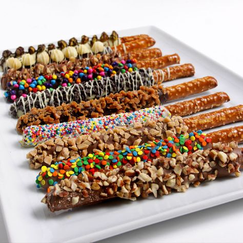 Tårta Design, Dipped Pretzel Rods, Pretzel Treats, Dipped Pretzels, Chocolate Covered Pretzel Rods, Chocolate Dipped Pretzels, Pretzel Dip, Covered Pretzels, Chocolate Covered Treats