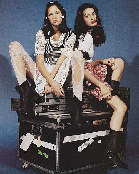 starpower⭐️ on Instagram: “📓 90s fashion magazine scans 😍 I miss my subscriptions 💔 lots of 90s grunge & floral dresses coming this week! 🌹🖤🌻🔗 #starpowerinspo…” Fun Moodboard, Just Seventeen, 90s Grunge Hair, Look Grunge, Blair Witch, Noel Fielding, Tokyo Street Fashion, Aria Montgomery, 2000s Grunge