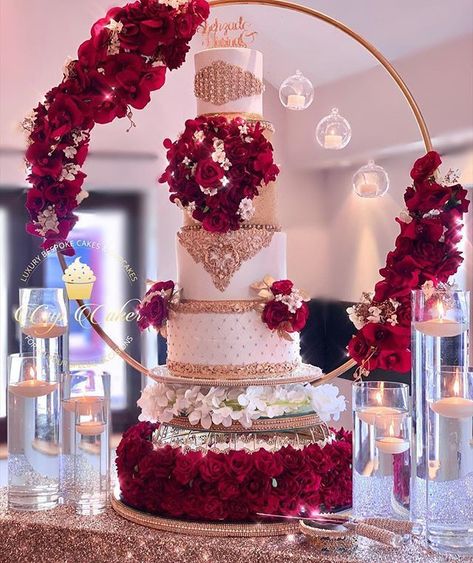 Burgundy Quince Cake, Quince Cakes Red, Red Quinceanera Cake, Red Theme Quinceanera Ideas, Quince Cakes Quinceanera, Red And Gold Quinceanera Theme, Red And Gold Wedding Cake, Red And Gold Cake, Red Quince Theme