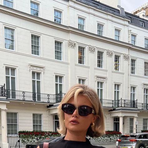 Sophie Murray on Instagram: "love u london 🇬🇧🖤" Sophie Murray Hair, Blonde Long Bob With Layers, Sophie Murray, Long Layered Bob, Short Blonde Bobs, 2023 Love, Shorter Hair, Warm Blonde, Hair 2024