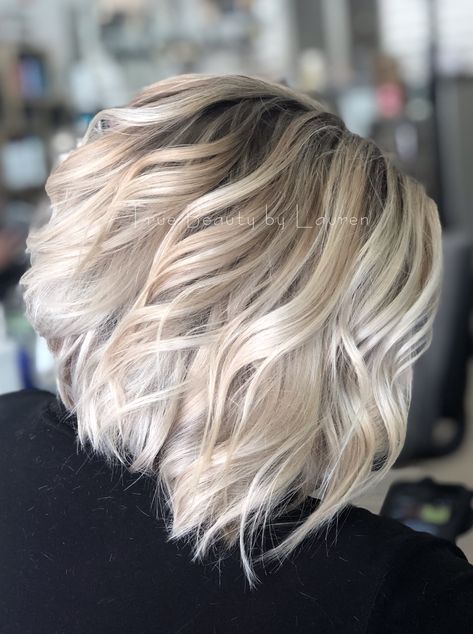 Creamy Vanilla Blonde Hair, Blonde Angled Bob, Women Straight Hair, Mullet Hairstyle Women Curly, Diy Hairstyle, Hiar Style, Women Curly Hair, Hair Mullet, Ashy Blonde