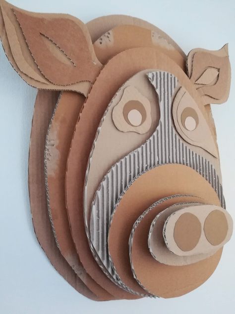 Easy Cardboard Sculpture, Cardboard Sculpture Ideas, Cardboard Relief Sculpture, 3d Cardboard Art, Cardboard Art Projects, Cardboard Relief, Cardboard Art Sculpture, Cardboard Animals, Cardboard Mask