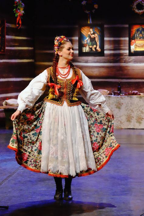 Folk clothing from Kraków, southern Poland. Image by Adam Gryczyński. Polish Traditional Clothing, Polish Folk Dress, Traditional Polish Clothing, Monika Core, Poland Costume, Polish Folk Costume, Polish Traditional Costume, Polish Embroidery, European Costumes