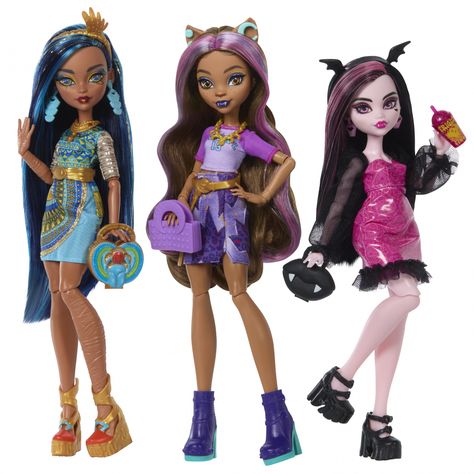 Day Out 3-Pack: Cleo de Nile, Clawdeen Wolf, and Draculaura Clawdeen Wolf And Draculaura, Clawdeen Doll, New Monster High, New Monster High Dolls, Monster High Clawdeen, Pink Heart Dress, New Barbie Dolls, Arte Monster High, Anime Zodiac