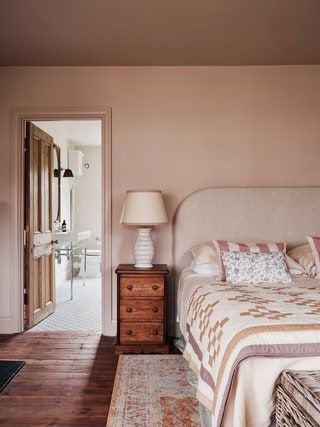 An Arts & Crafts house in Putney rejuvenated by Field Day Studio House Of Hackney Wallpaper, Pink Bedroom Walls, Bedroom Sitting Room, Edwardian House, Arts And Crafts House, Field Day, Living Styles, Pink Bedroom, Spare Room