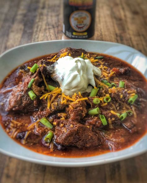 Chuck Roast Chili, Roast Chili, Pellet Smoker Recipes, Smoked Chuck Roast, Big Green Egg Recipes, Green Egg Recipes, Chili Toppings, Hearty Chili, Chili Ingredients