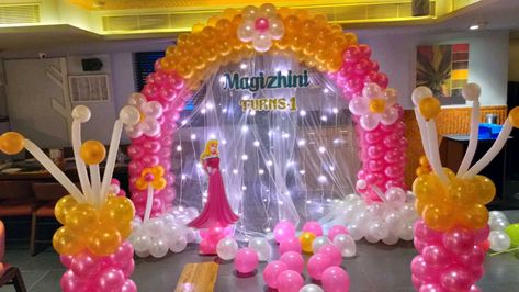 Naming Ceremony Decoration, Balloon Arch Diy, Balloon Arch Decorations, Bday Decor, Reception Stage, Reception Stage Decor, Wedding Room Decorations, Bride Entry, Gate Decoration