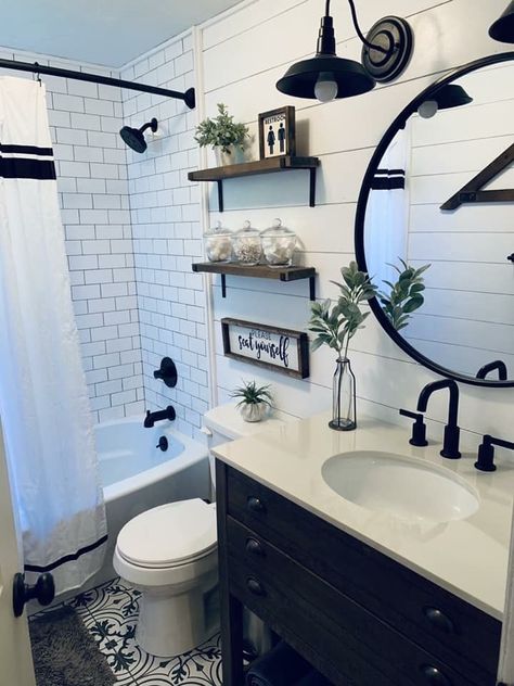 Makeover Kamar Mandi, Diy Farmhouse Decoration, Farmhouse Bathroom Remodel, Farmhouse Bathroom Decor Ideas, White Bathroom Decor, Bad Inspiration, Farmhouse Bathroom Decor, Small Bathroom Decor, House Bathroom