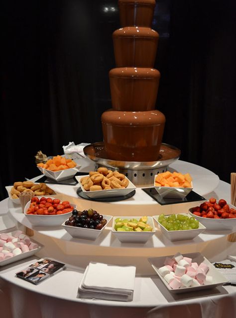 Chocolate Fountain Bar, Chocolate Charcuterie, Wedding Entertainment Ideas, Chocolate Fondue Fountain, Fruit Buffet, Fondue Fountain, Chocolate Fountain, Banana Slices, Mini Doughnuts