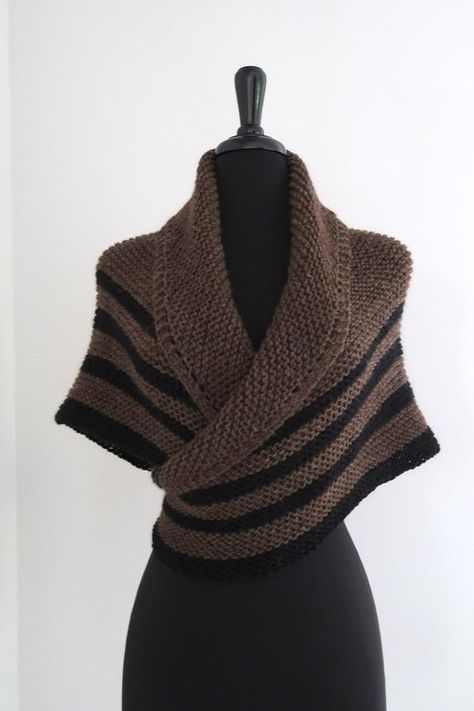 BEIGE & BLACK Pure Wool Shawl in Dark Brown Black Color | Etsy Enclothed Cognition, Dapper Clothing, Outlander Knitting Patterns, Outlander Style, Outlander Knitting, Outlander Season 4, Hook Crochet, Triangle Shawl, Big Balls