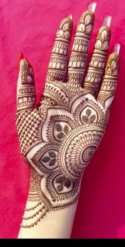 Palm Mehndi Design Unique 2024, Trending Mehndi Designs, Beautiful Simple Mehndi Design, Front Mehndi Design, Palm Mehndi Design, Simple Mehendi Designs, Simple Arabic Mehndi Designs, Evening Dress Black, Designs Mehndi