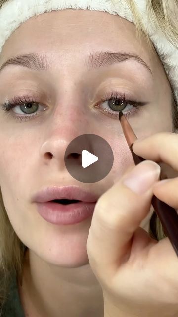 Sophie Morelli on Instagram: "How to stop eyeliner from disappearing into your creases
.
Using @yslbeauty couture mini clutch eyeshadow palette
#makeup" Aging Makeup, Makeup Hacks Tutorials, Face Makeup Tips, Diy Body Care, Hooded Eye Makeup, Palette Makeup, Mascara Tips, Makeup Clothes, Makeup Tricks