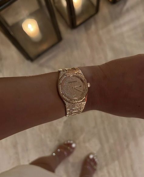 Gold Rolex Women, Statement Fashion Pieces, Rolex Watches Women, Rolex Women, Parisian Lifestyle, Cute Engagement Rings, Expensive Jewelry Luxury, Gold Rolex, Rich Girl Lifestyle