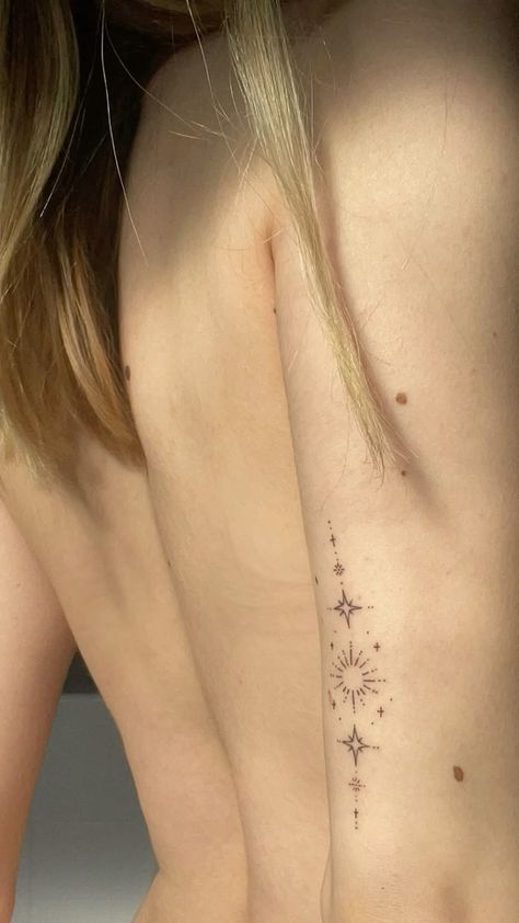 Indie Tattoos For Women, Tattoos To Cover Moles, Cool Dainty Tattoos, Gentle Tattoos For Women, Spine Line Tattoos For Women, Aesthetic Tattoo Back, Delicate Line Tattoo, Laufey Tattoo, Nature Aesthetic Tattoo