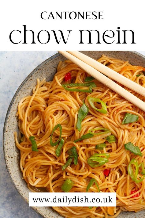 Cantonese Chow Mein Cantonese Chow Mein Recipe, Cantonese Chow Mein, Chinese Chow Mein Recipe, Cantonese Recipes, Chow Mein Sauce, Vegan Chow Mein, Vegetable Chow Mein, Crispy Noodles, Chow Mein Recipe