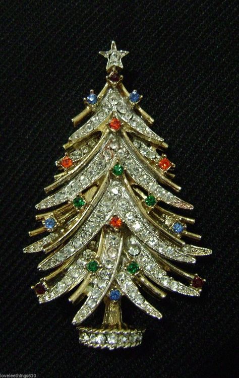 VINTAGE MODE ART CHRISTMAS TREE BROOCH RHINESTONE PIN 2¼" SIGNED ... Love Costume, Christmas Tree Jewelry, Vintage Christmas Trees, Jewelry Trees, Jeweled Christmas Trees, Christmas Brooches, Art Christmas Tree, Christmas Bling, Jeweled Christmas