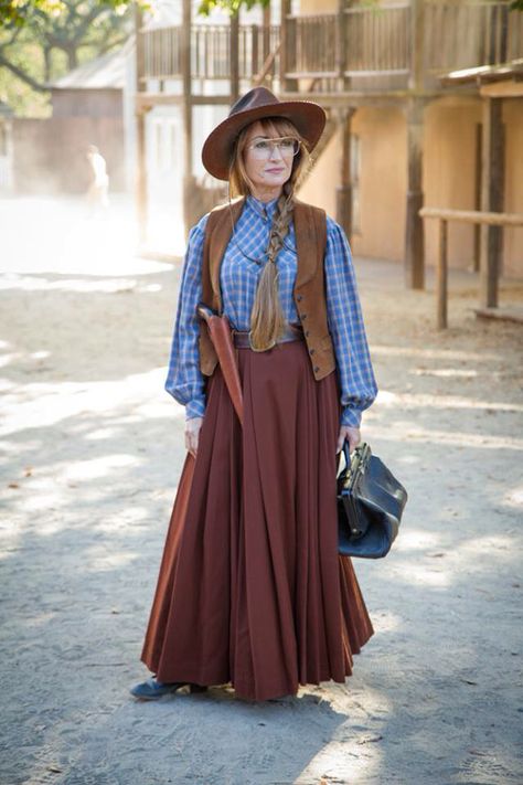 Wild West Costume Women, Wild West Outfit Women, Old Western Outfits Women, 1800s Western, Wild West Clothing, Wild West Costumes, Wild West Outfits, Vintage Vests, Country Western Outfits