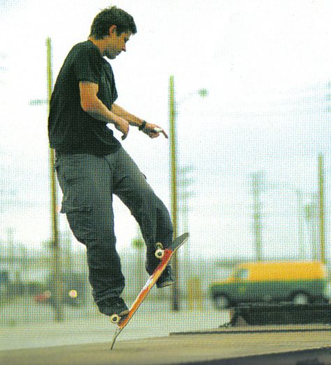 Rodney Mullen - a creative genius. He's a math & physics genius, likely-autistic and greatest skateboarder in history. Tony Alva, Rodney Mullen, Skate Photography, Classic Skateboard, Old School Skateboards, Skate And Destroy, Skateboard Photography, Pro Skaters, Vintage Skateboards