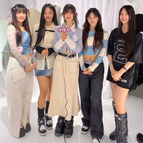 New Jeans Skirt Kpop, New Jeans Denim Outfit, Mini Outfit Newjeans, New Jeans Clothes, Newjeans Style Outfit, New Jeans Outfit Inspo Kpop, New Jeans Inspired Outfit, New Jeans Style Kpop, New Jeans Outfit