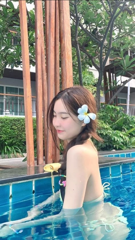 Gestures Poses, She Remembered Who She Was, Pool Poses, Beach Instagram Pictures, Best Friend Couples, Photo Recreation, 사진 촬영 포즈, Beach Pictures Poses, Best Photo Poses