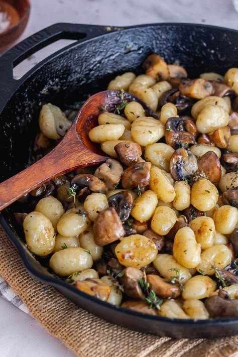 Gnokki Recipes, Asian Gnocchi, Christmas Gnocchi, Wisconsin Dinner Recipes, Cozy Christmas Dinner, Italian Winter Recipes, Gnocchi Mushroom Recipes, Winter Mediterranean Recipes, Mushroom Gnocchi