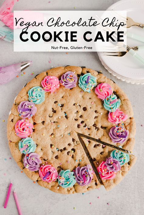 Recipe Using Applesauce, Chocolate Chip Cookie Cake Recipe, Giant Cookie Cake, Eggless Chocolate Chip Cookies, Cookie Cake Designs, Giant Chocolate Chip Cookie, Chocolate Chip Cookie Cake, Cookie Cake Birthday, Giant Cookie