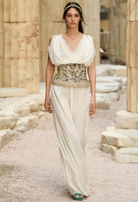 Greek Fashion Modern, Ancient Greece Fashion, Greece Dress, Greece Fashion, Chanel Resort, Miroslava Duma, Chanel Cruise, Kim Kardashian Red Carpet, Jenner Outfits