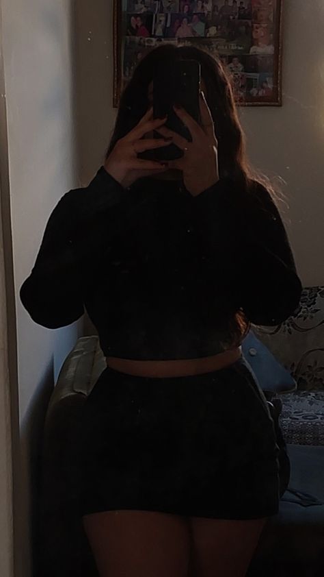 Plus Size Mirror Pics, Chubby Mirror Selfie No Face, Chubby Aesthetic Mirror Selfie, Chubby Latina Baddie, Chubby Girl Mirror, Plus Size Mirror Selfie Poses, Chubby Girl Aesthetic Faceless, Chubby Girl Outfits, Diy Fashion Scarf