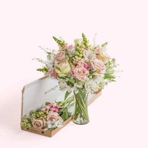 Send Flowers - Letterbox Flower Delivery - Bloom & Wild Flower Delivery Box, Letterbox Flowers, Flower Shop Design, Send Flowers Online, Bloom And Wild, Flower Box Gift, Flower Subscription, Flowers Gifts, Flower Packaging