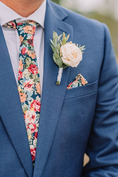 Mens Wedding Colors, Husband Wedding Outfit, Summer Wedding Tux Groom Attire, Spring Wedding Colors Groomsmen, Spring Suits For Men Wedding, Spring Wedding Suits Groom, Summer Wedding Suits Men, Spring Wedding Mens Attire, Wildflower Wedding Groom