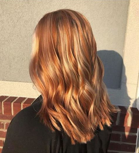 The Burnt Orange Hair Color Trend is Here to Heat Up Your Spring Days Blond Orange Hair, Blonde And Orange Hair, Burnt Orange Hair Color, Hair Colour Natural, Burnt Orange Hair, Orange Hair Color, Casting Creme Gloss, Orange Highlights, Hair Color Orange