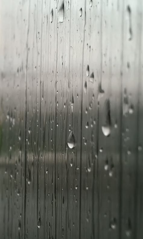 via GIFER Cool Live Wallpapers, Rainy Wallpaper, Rain Gif, Animiertes Gif, Free Live Wallpapers, I Love Rain, Motion Photography, Rain Wallpapers, Rain Storm