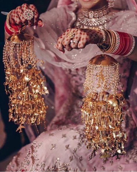 Latest Bridal Kalire Designs Every Bride Must Know!!!! Kalire Designs, Bridal Kaleere, Bridal Kalire, भारतीय दुल्�हन संबंधी, Bridal Jewellery Inspiration, Bridal Chura, Bridal Jewels, Indian Wedding Photography Poses, Bridal Accessories Jewelry