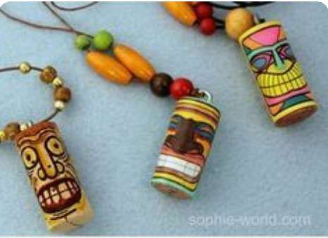 How to make adorable recycled cork Tiki necklaces – Recycled Crafts Survivor Crafts, Tiki Necklace, Survivor Party, Tiki Faces, Sophie's World, Hawaiian Crafts, Cork Necklace, Luau Theme Party, Tiki Art