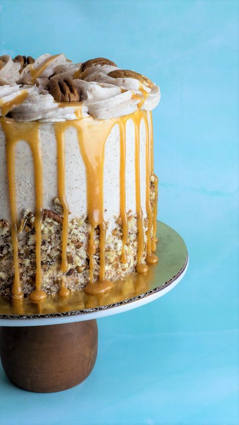 Super Easy Caramel Drizzle - Amycakes Bakes Caramel Drizzle Recipe, Caramel Drip Cake, Kraft Caramel Bits, Glaze For Cake, Easy Caramel, Mini Cake Pans, Caramel Bits, Caramel Drizzle, Cupcake Decorations