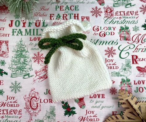 Knit Gift Bag Pattern Free, Knit Gift Bag, Knitted Christmas Gift Bags Free Patterns, Knitted Gift Bags Free Patterns, Bulky Knit Hat Pattern, Bulky Knit Hat, Clover Pom Pom Maker, Crochet Drawstring Bag, Cute Knitting