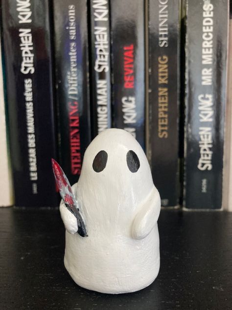 Instagram @latanieredecelestine #ghost #ghostface #horrorcore #horrorfilms #airdryclay #etsyshop #etsyseller #halloweendecoration Ghost Face Clay, Rouen France, Icon Ideas, Ghost Faces, Air Dry Clay, Horror Films, Scream, Halloween Decorations, Ghost