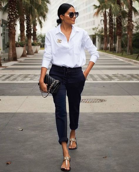 Capsule Wardrobe: 10 Must-Haves to Have — No Time For Style Alpa Rama, White Shirt Outfit, Office Fits, Adrette Outfits, Capsule Wardrobe Checklist, Denim Street Style, White Shirt Outfits, Style Casual Chic, Modern Womens Fashion