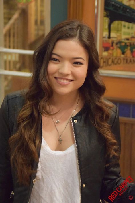 Piper Curda, Disney Celebrities, Paris Berelc, Disney Actresses, Lady In Waiting, Olivia Holt, Disney Channel Stars, Disney Favorites, Celebrity Dads