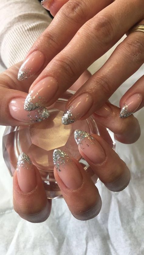 Wedding Nails Bridesmaid Acrylic Almond, New Years Eve Nails Ideas Classy Almond, Summer Nail Extensions, Christmas Nails Gold, Silver Nail Ideas, Nye Nails, Nagellack Trends, Her Nails, Neutral Nails