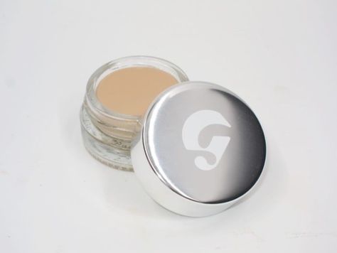 1. Conceal dark circles & even out skin tone 2. Sponge apply Translucent Loose Setting Powder lightly packing a layer over concealer. 3. Leave on to "bake" for 1.5 mins. 4. Use a fluffy brush + Flawless Finishing Powder to wipe away the bake for a bright finish. Glossier Concealer, Glossier Stretch Concealer, Stretch Concealer, Desired Reality, Concealer Shades, Glossy Makeup, Concealer For Dark Circles, Minimal Makeup, Finishing Powder