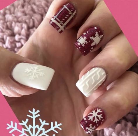 Christmas Sweater Nail Designs, Christmas Nails Sweater Pattern, Sweater Design Nails, Sweater Nails Christmas, Carey Nails, Winter Sweater Nails, Christmas Sweater Nails, Plaid Nail Designs, Purple Glitter Nails