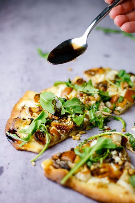 Pear Balsamic Pizza, Pear Pizza Goat Cheese, Goat Cheese Pizza Balsamic, Procuitto And Fig Pizza, Brie Cheese Pizza, Pear Pizza Recipes, Fig And Goat Cheese Pizza, Brie Pizza Recipes, Fig Balsamic Vinegar Recipes