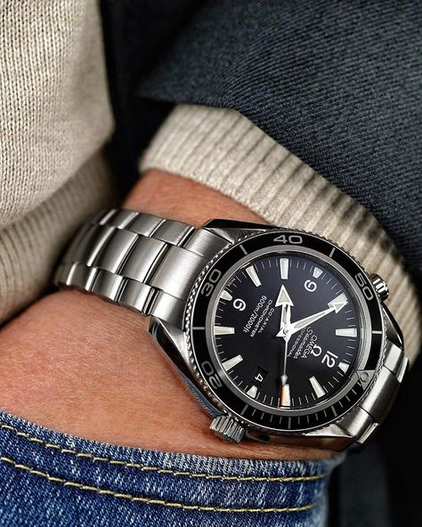 Omega Planet Ocean 2500 . #planetocean #omegaplanetocean #omegawatch #instawatch #wristwatch #dailywatch #watchoftheday #watchmania… Omega Planet Ocean, Stylish Watches Men, Casio Edifice, Omega Seamaster Planet Ocean, Trendy Watches, Planet Ocean, Hipster Mens Fashion, Wrist Wear, Man Style