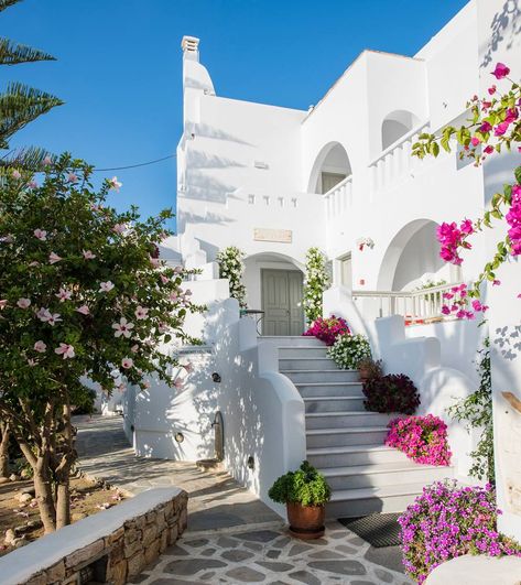 Homes In Greece, Greek Villa Aesthetic, Greek Island Home, Greece House Villas, Villas In Greece, Villa In Greece, Naxos Greece Aesthetic, Greece Apartment, Greek Island Villa