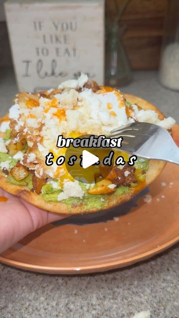 Instagram Tomatillo Breakfast Recipes, Mexican Breakfast Ideas, Breakfast Tostada, Mexican Breakfast Dishes, Breakfast Tostadas, Tostada Recipes, Mexican Breakfast Recipes, Mexican Breakfast, Hispanic Heritage Month