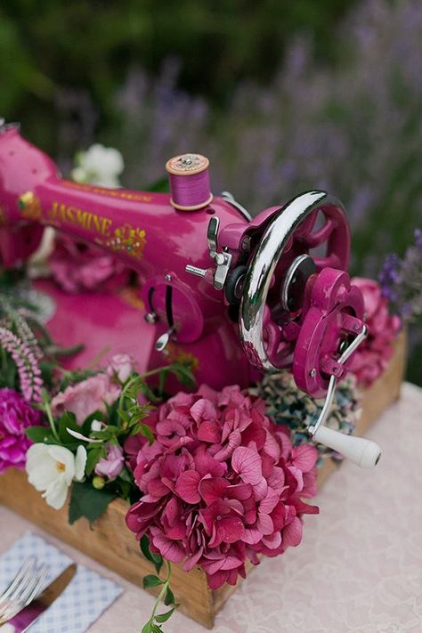 ☛All Things Fuchsia☚ Kate Robinson, Old Sewing Machines, Antique Sewing Machines, Vintage Sewing Machine, Vintage Sewing Machines, Singer Sewing, Sewing Rooms, Sewing Items, Couture Vintage